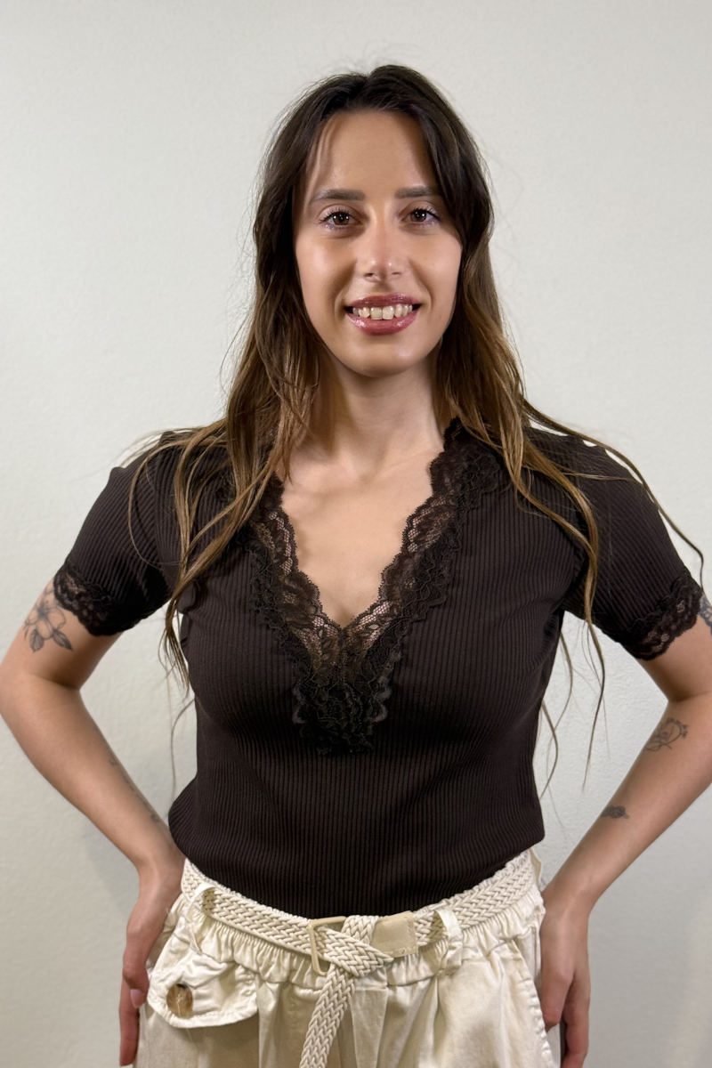 Maglia a coste con pizzo