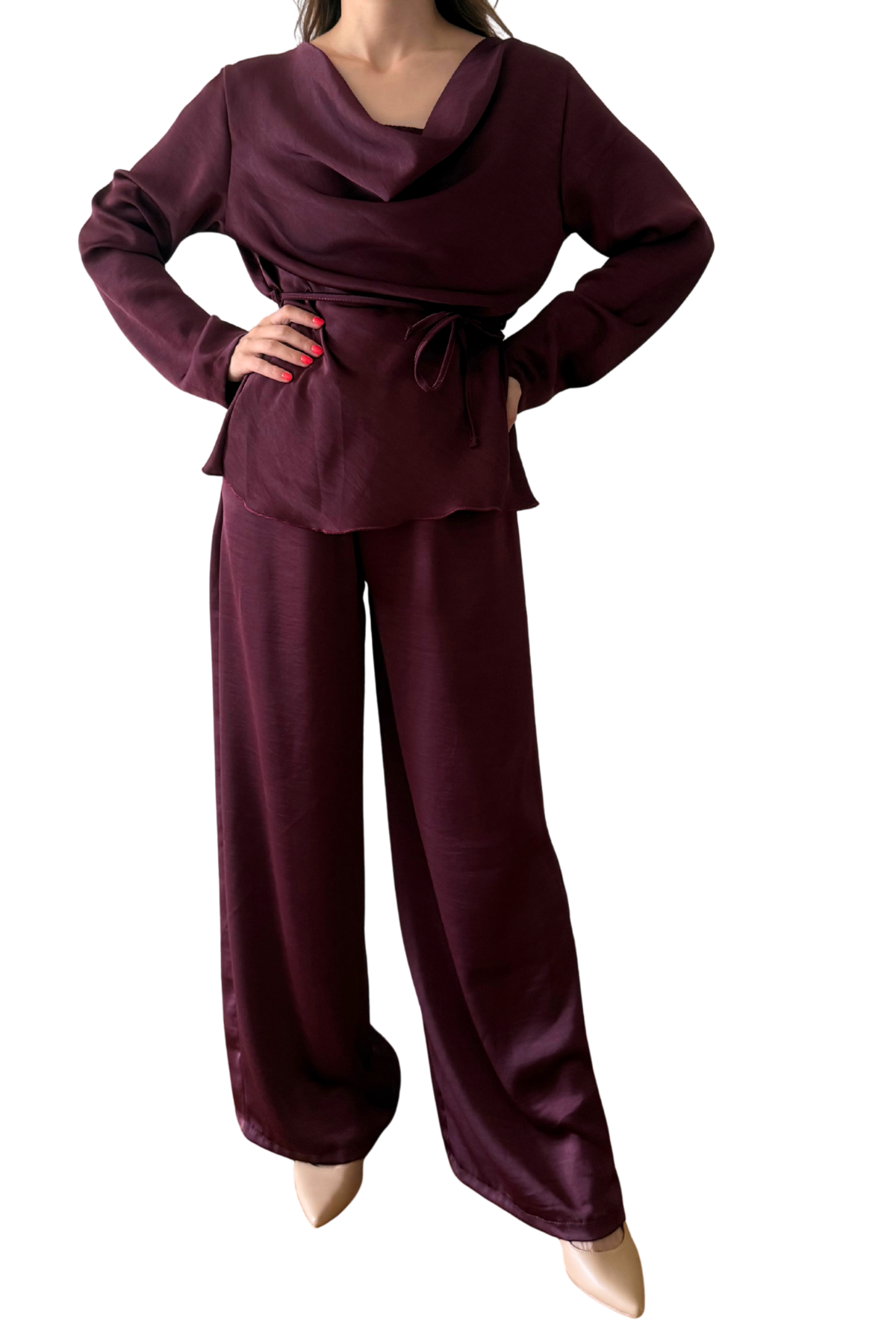 Completo in Raso con Blusa Scollo Morbido e Pantalone a Palazzo