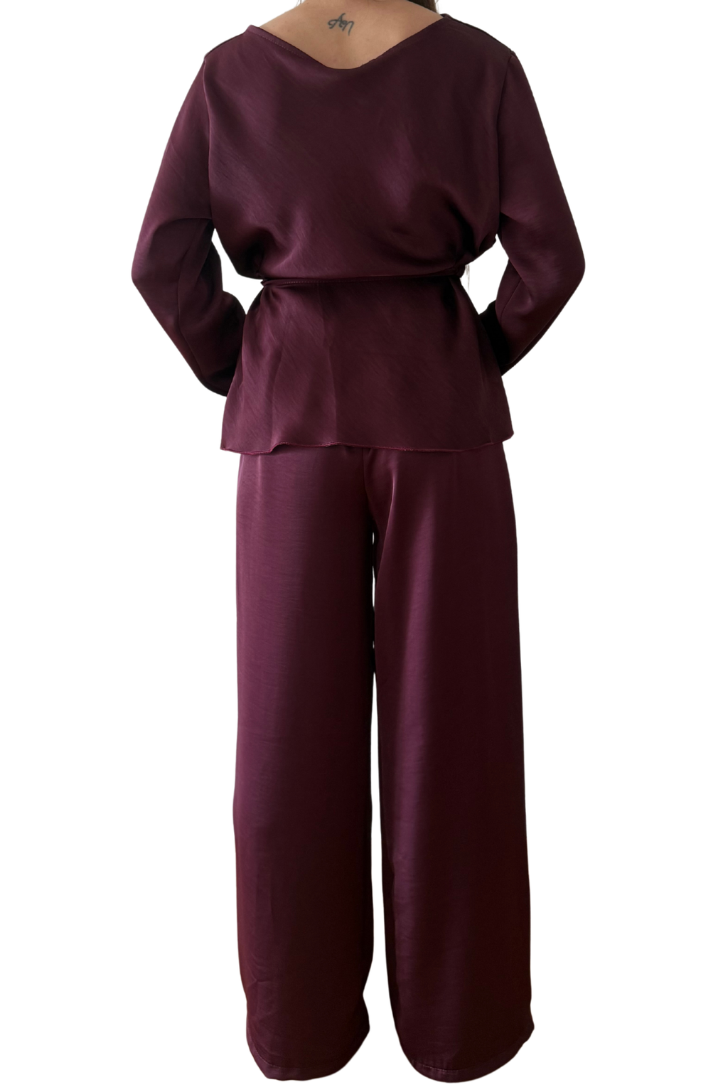 Completo in Raso con Blusa Scollo Morbido e Pantalone a Palazzo