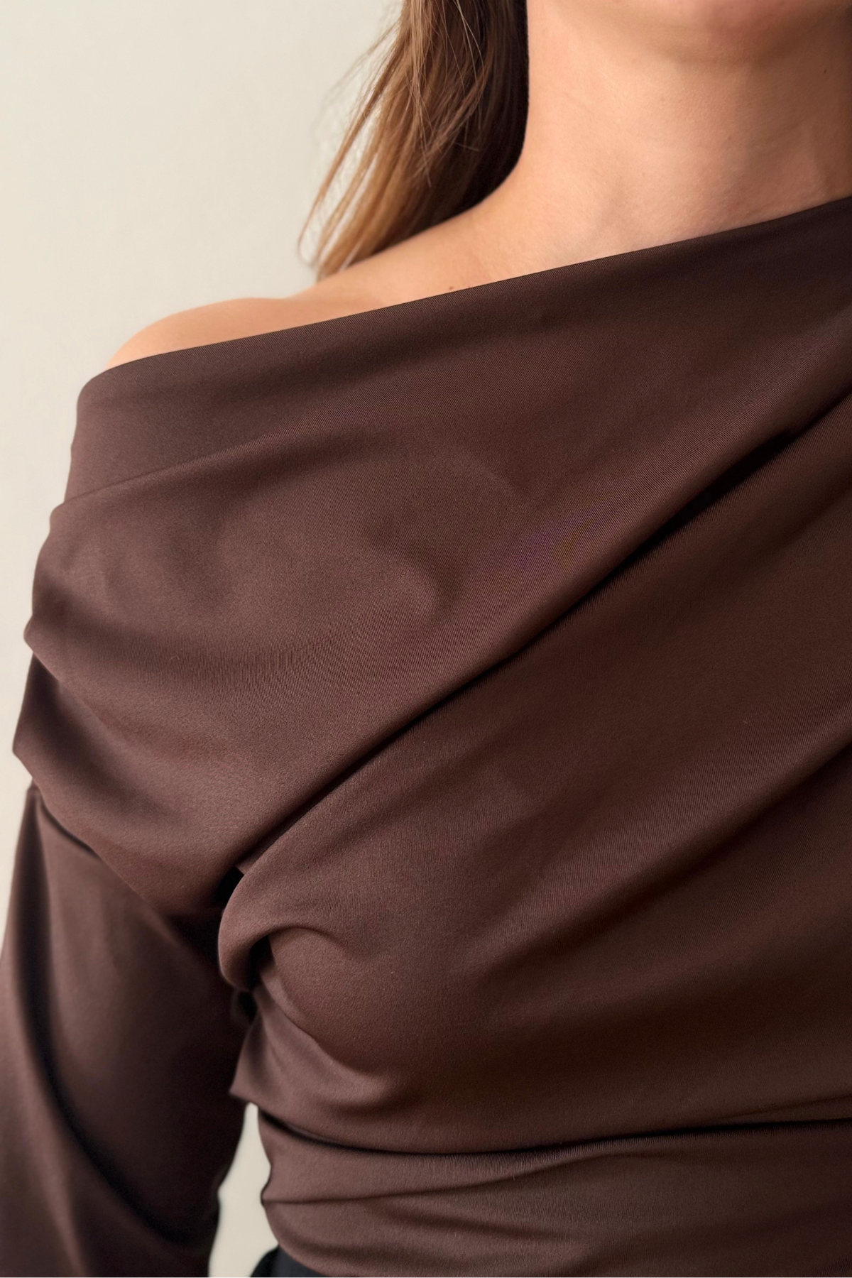 Maglia Elasticizzata con Scollo Drappeggiato Vesna