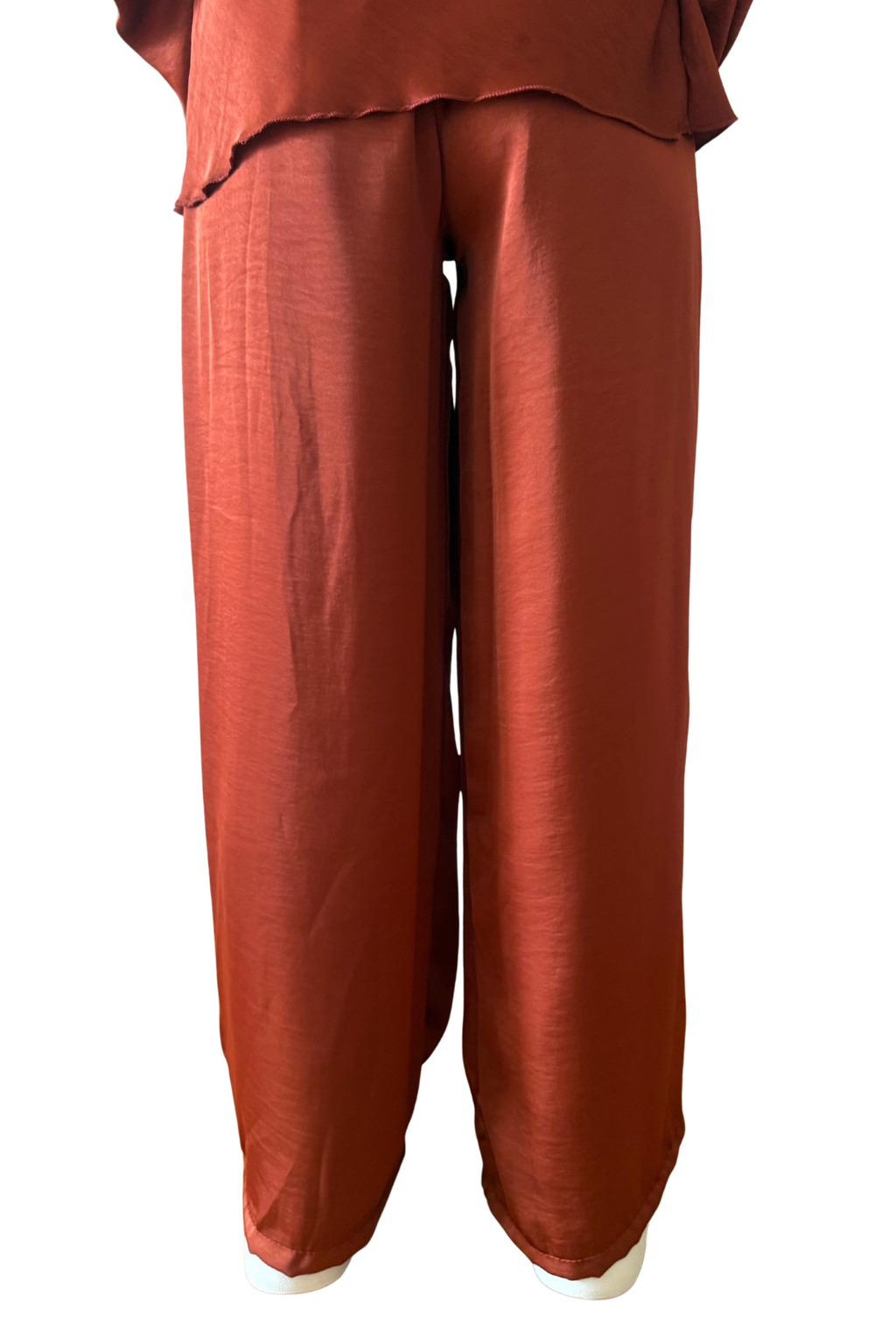 Completo in Raso con Blusa Scollo Morbido e Pantalone a Palazzo