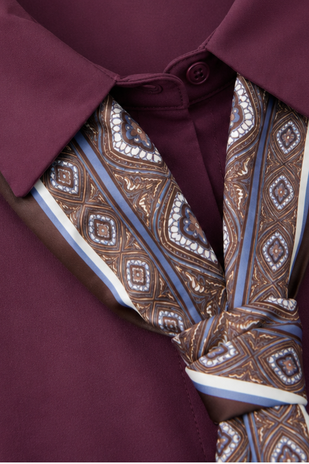 Camicia con Foulard Integrato – Cravattino Rimovibile in Paisley