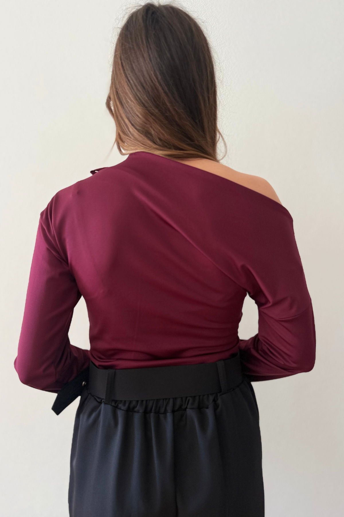 Maglia Elasticizzata con Scollo Drappeggiato Vesna