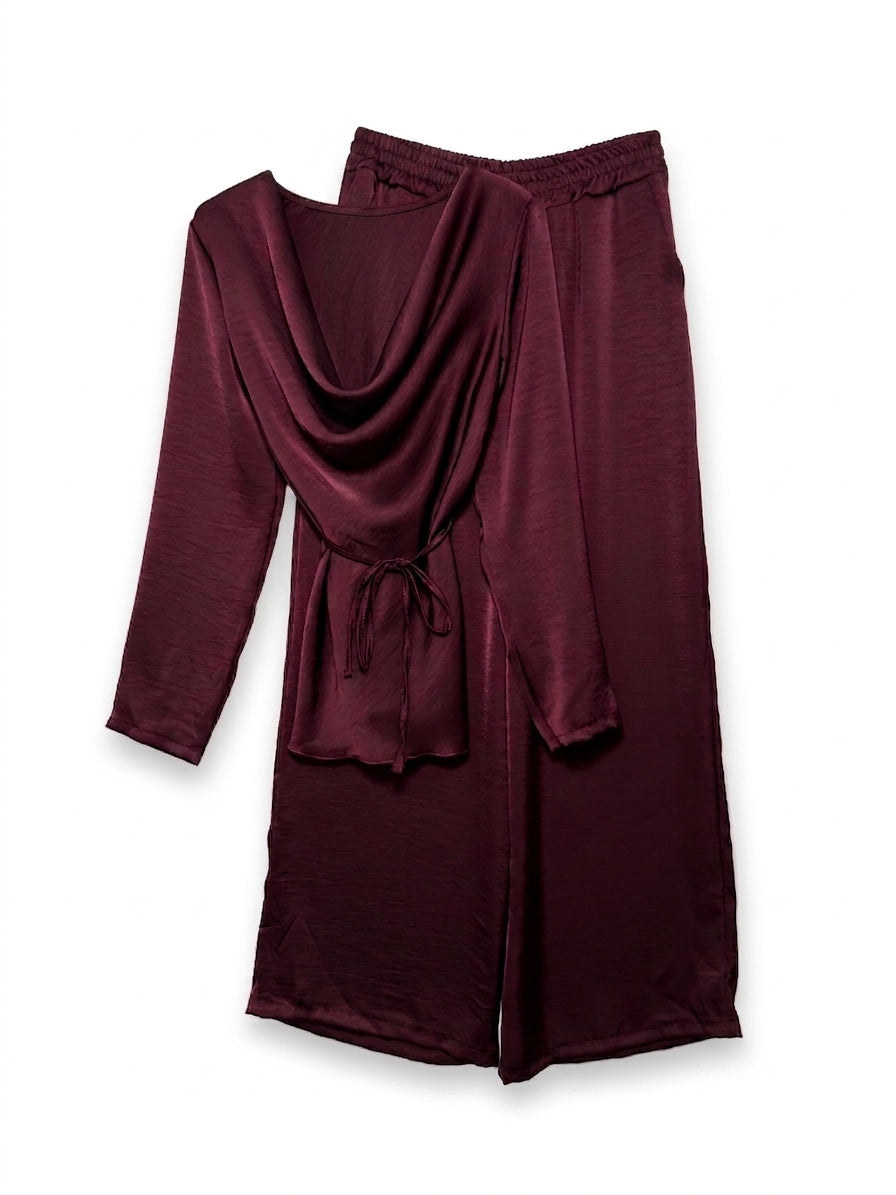 Completo in Raso con Blusa Scollo Morbido e Pantalone a Palazzo