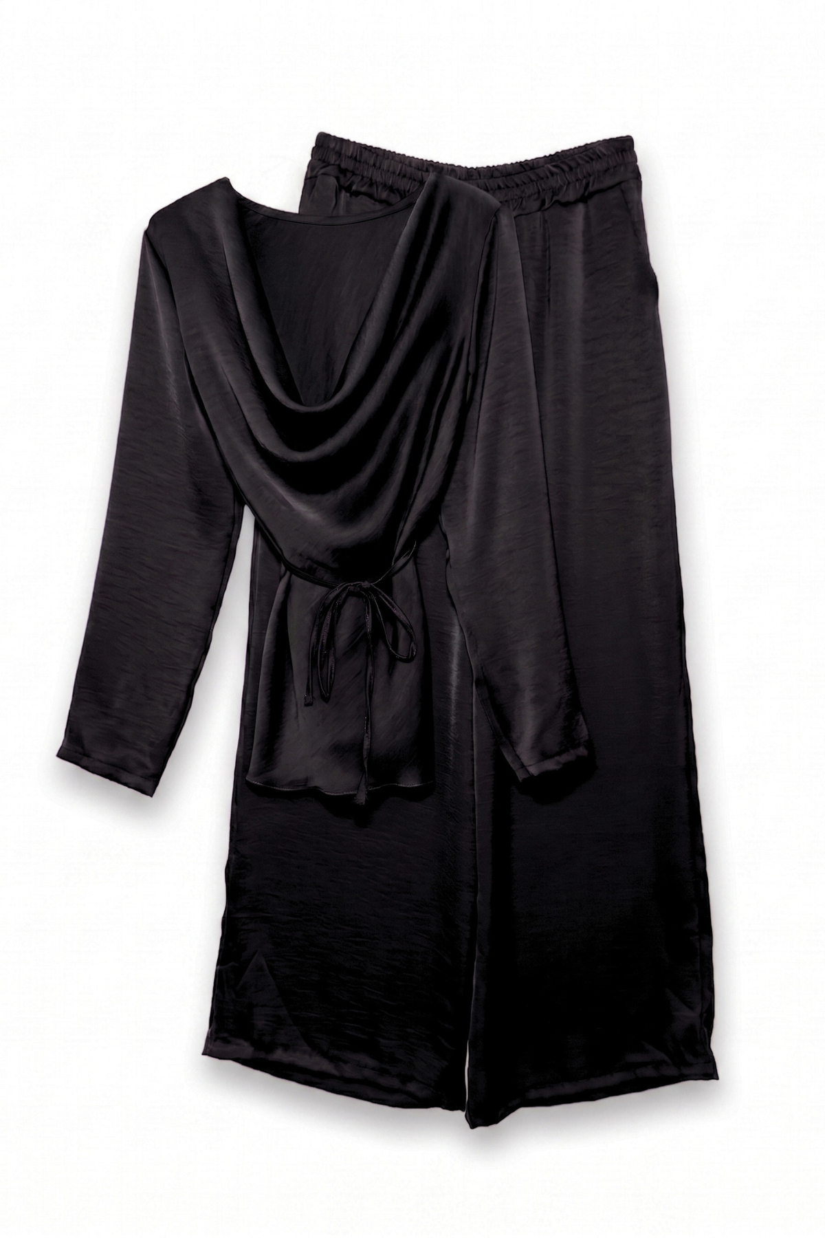 Completo in Raso con Blusa Scollo Morbido e Pantalone a Palazzo